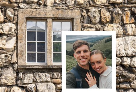 Mlad par, ki se pogovarja