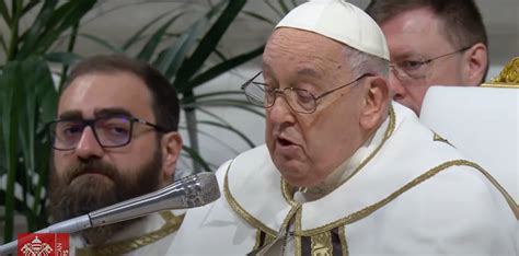 Papež Frančišek med mašo