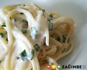 Slika testenine z omako gorgonzola