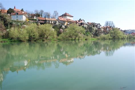 Reka Krka skozi Novo mesto