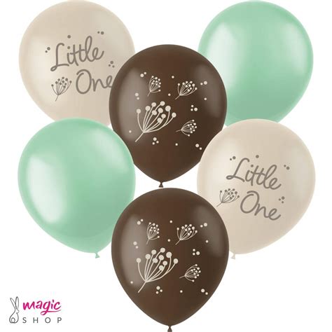 Okrašena miza za baby shower z baloni in prigrizki