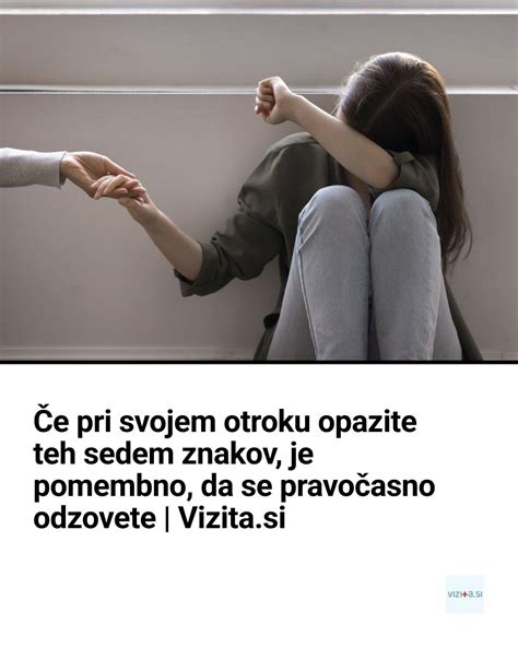 Novi starši držijo otrokovo roko