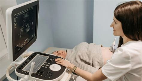 Shematski prikaz ultrazvočnega pregleda trebuha