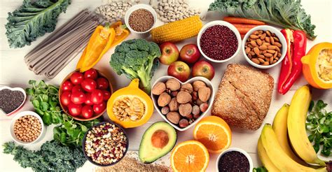 Različni primeri zdrave hrane, bogate z vlakninami