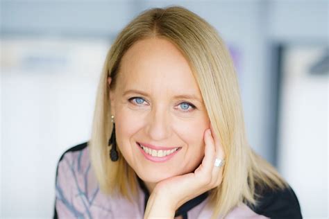 Mlada Ksenija Horvat med začetki kariere