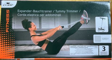 Nosečnica izvaja nežno vajo za krepitev trebušnih mišic