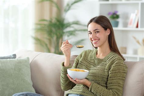 nosečnica ki je zdravo hrano