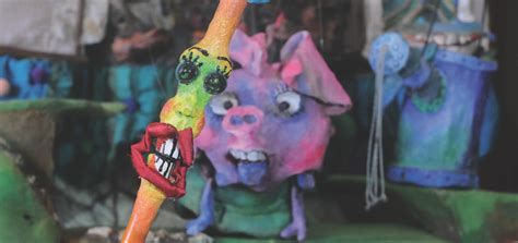 Ilustracija ženske z nosečniškim trebuščkom, ki se nežno dotika