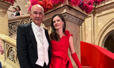 Srečen par Janez Janša in Urška Bačovnik