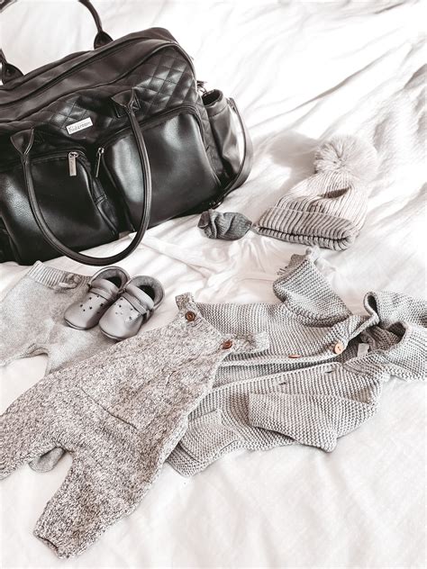 simbolična slika torbe za v porodnišnico