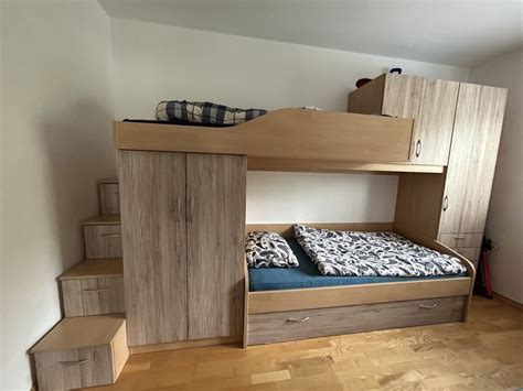 Otroška soba z različnimi tipi postelj