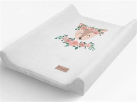 previjalna podloga s trdo podlago