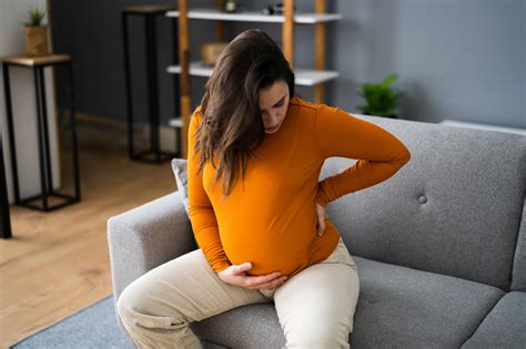 Nosečnica z bolečinami v medenici