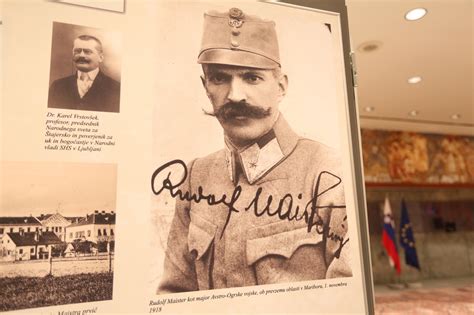 General Rudolf Maister kot vojak pred železniško postajo v Ljubljani