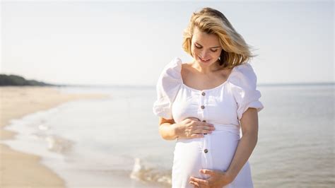 Nosečnica v udobnih oblačilih