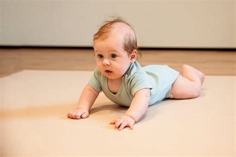 dojenček v bočnem položaju