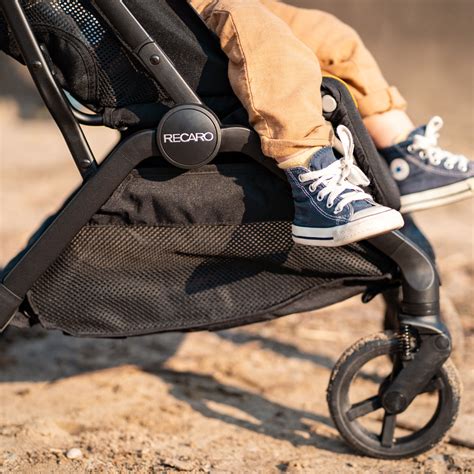 Shematski prikaz rezervnih delov otroškega vozička RECARO