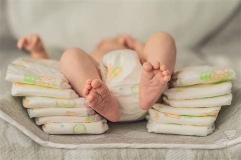 Dojenček z rdečico pod plenicami