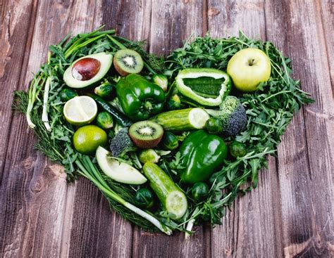 Sveža zelena listnata zelenjava, bogata s folati