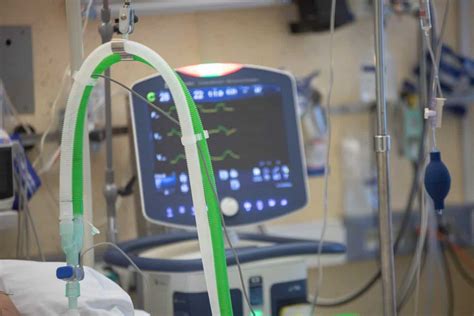 Simbolična upodobitev zapletov pri porodu