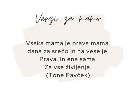 Mama se smehlja dojenčku