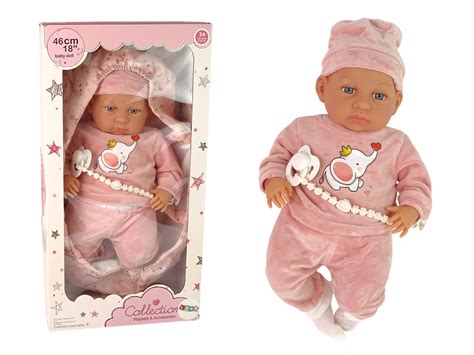 Dojenček v krstni oblekici s svečo