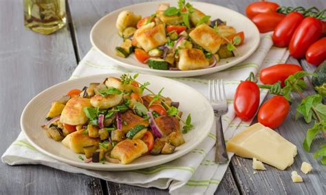 Nosečnica z zelenjavo in sadjem