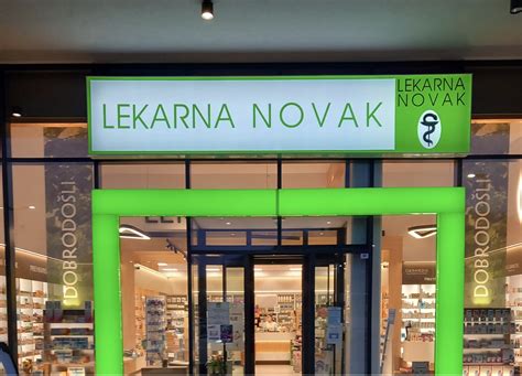 Ženska, ki se pogovarja z zdravnikom o težavah z lasmi