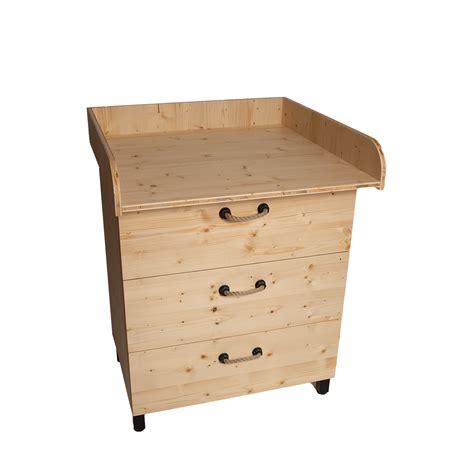 Previjalna miza s košem za pleničke in toplotno svetilko