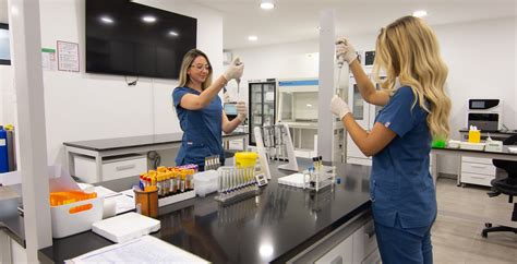 Notranjost sodobnega laboratorija za OBMP