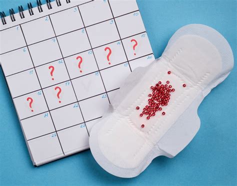 Infografika možnih razlogov za izostanek menstruacije