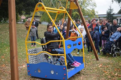 park s senco in otrokom v vozičku