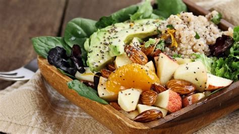 Nosečnica v službi, ki je zdravo malico