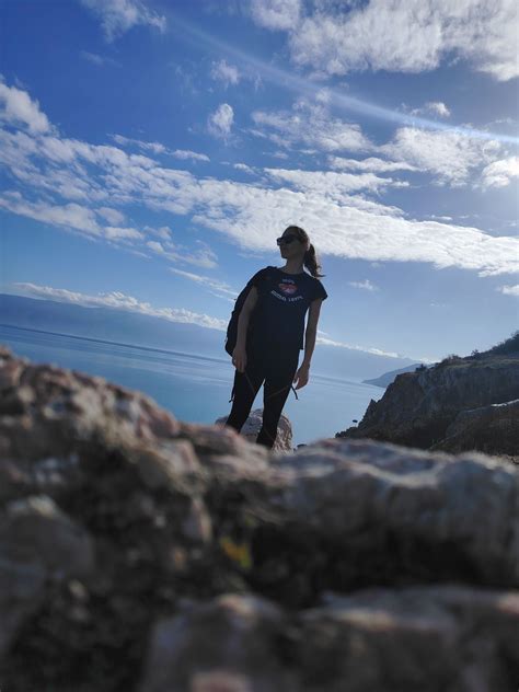 Nosečnica, ki pije mleko