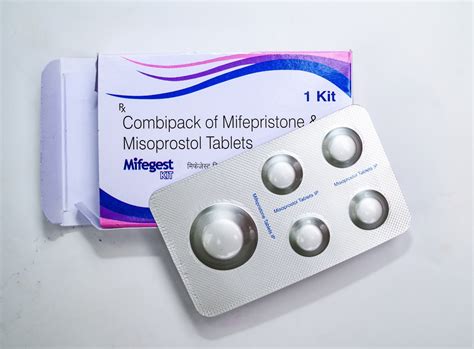 Diagram, ki prikazuje delovanje mifepristona in misoprostola