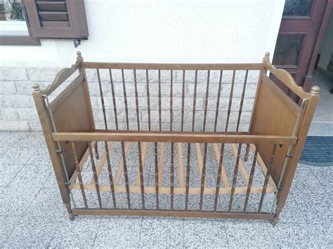 Otroška posteljica v uporabi na prostem