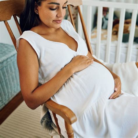 Diagram, ki prikazuje razvoj nevralne cevi v zgodnji nosečnosti.