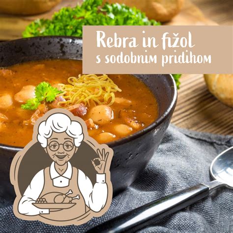 fotografija zrelega avokada, prerezanega na pol, z žlico, ki izdolbe meso