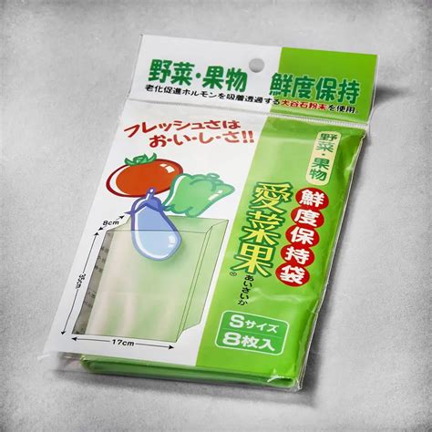 Nosečnica, ki uživa sadje in zelenjavo, obkrožena z ilustracijami o gibanju in pitju vode.