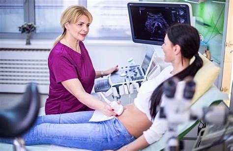 Pregled ženskih anatomskih organov medeničnega območja