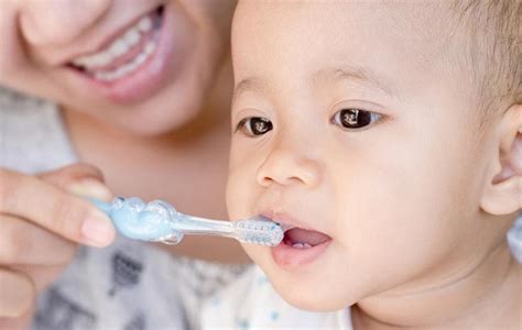 Pravilna nega prvih zobkov pri dojenčku