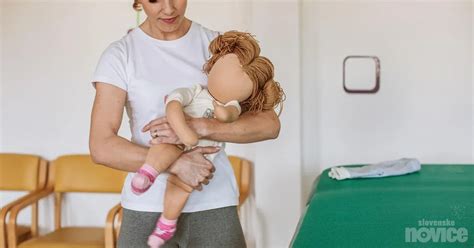 Diagram prikazuje pravilno tehniko odlaganja dojenčka