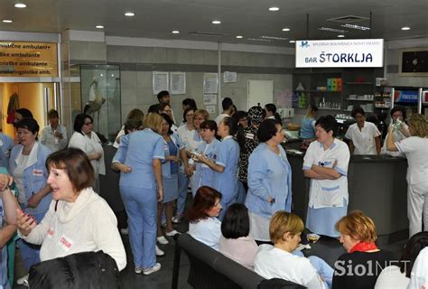 Notranjost sodobne porodne sobe v Splošni bolnišnici Novo mesto