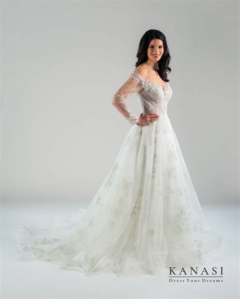 nosečnica v poročni obleki