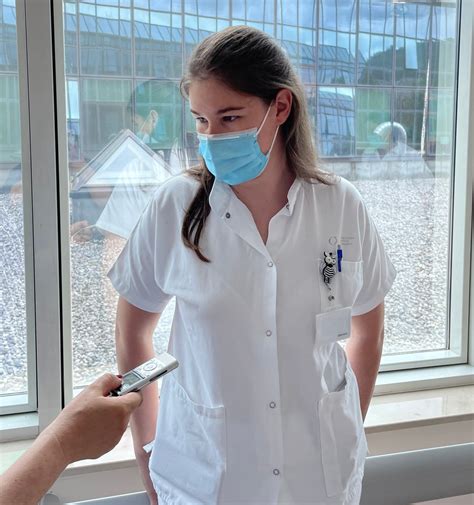 Fizioterapevtka med delom