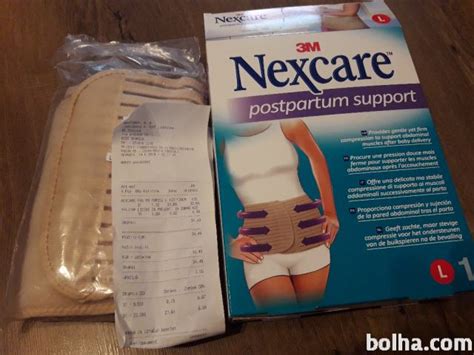 žena se drži za trebuh po porodu