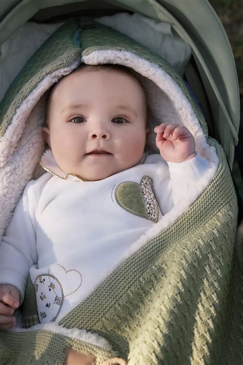 Zelena obloga na jeziku dojenčka