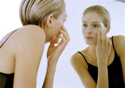 Pes zjutraj z zaspančki v kotičkih oči