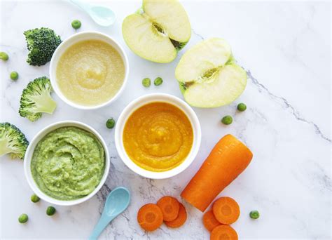 Slika različnih vrst zelenjavnih in sadnih kašic za dojenčke