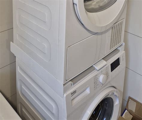 Diagram z različnimi dimenzijami previjalnih podlog za pralni stroj